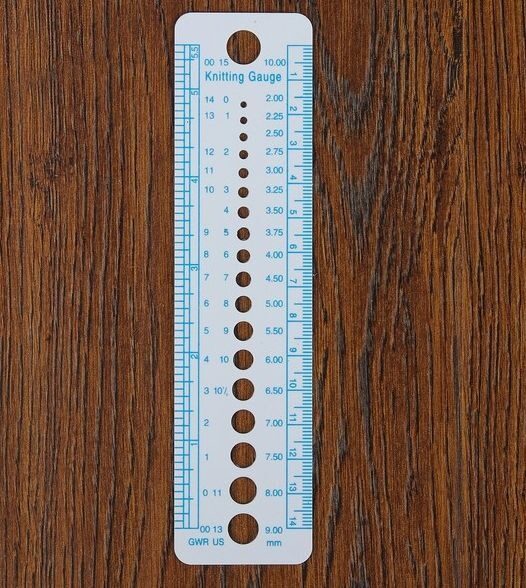 Линейка для определения размера спиц для вязания, 14 см , пластик